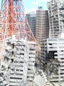 崩壊した東京タワーとビル群…いやはやリアル。